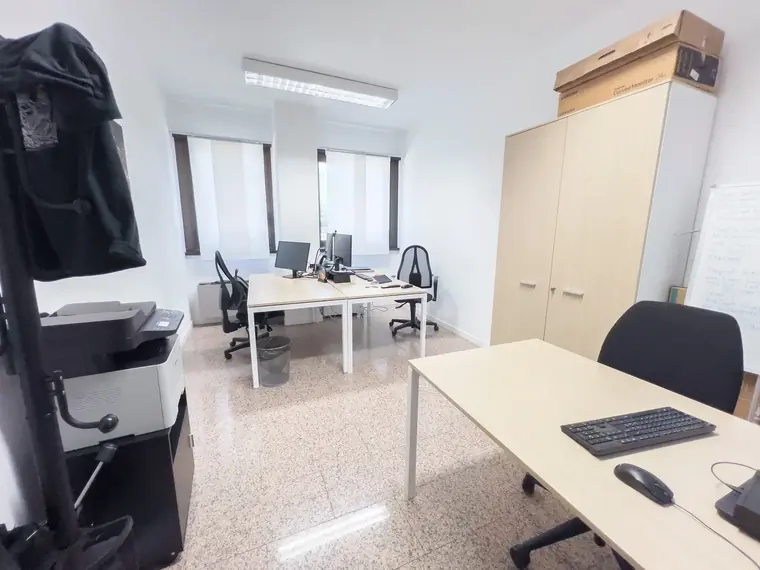 Scrivania direzionale in ufficio privato