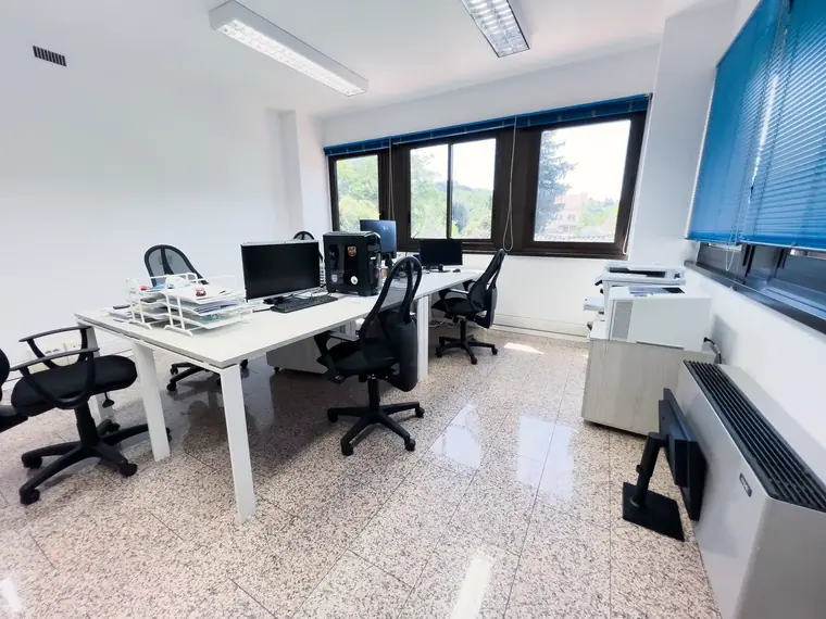Postazione con stampante multifunzione