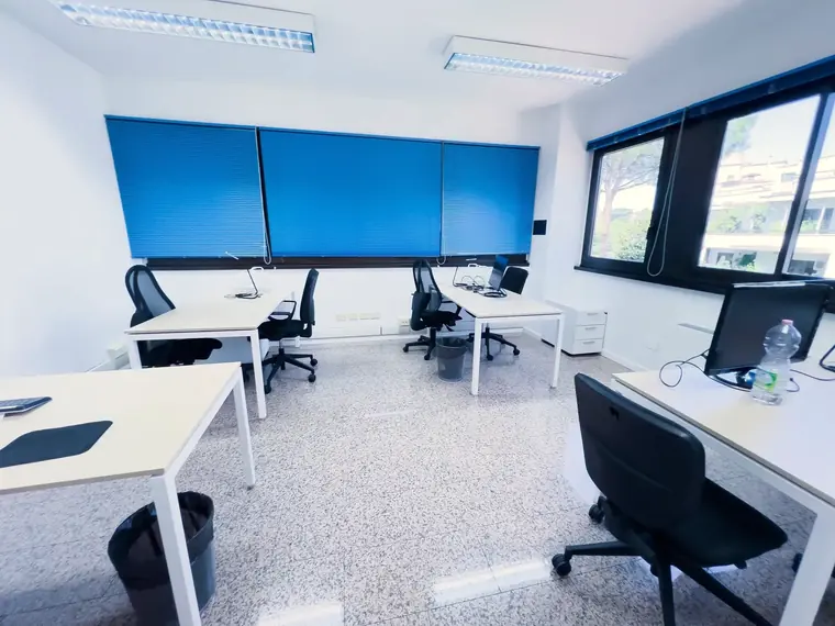 Ufficio operativo con tre postazioni